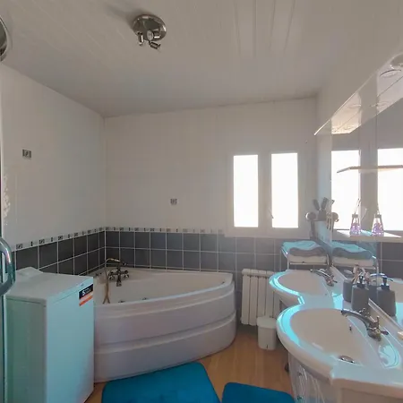 Poirie - Jacuzzi, Sauna Et Terrasse De Reve Alpesi faház *